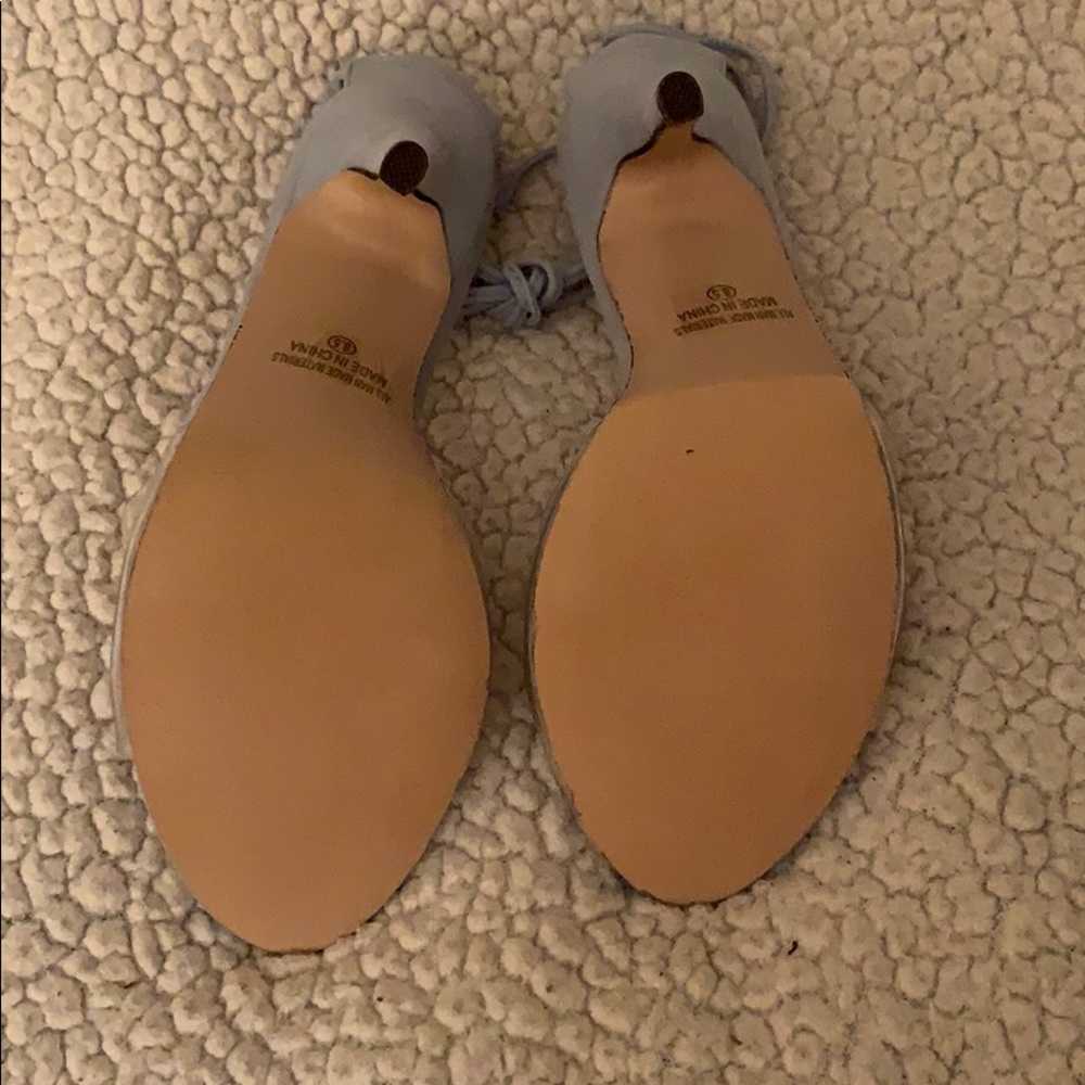 Heels - Picture 4 of 4